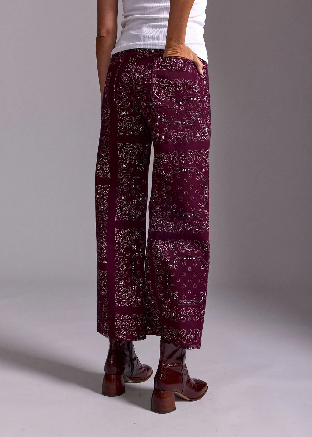 CALY PANTS BANDANA PRINT BURGUNDY