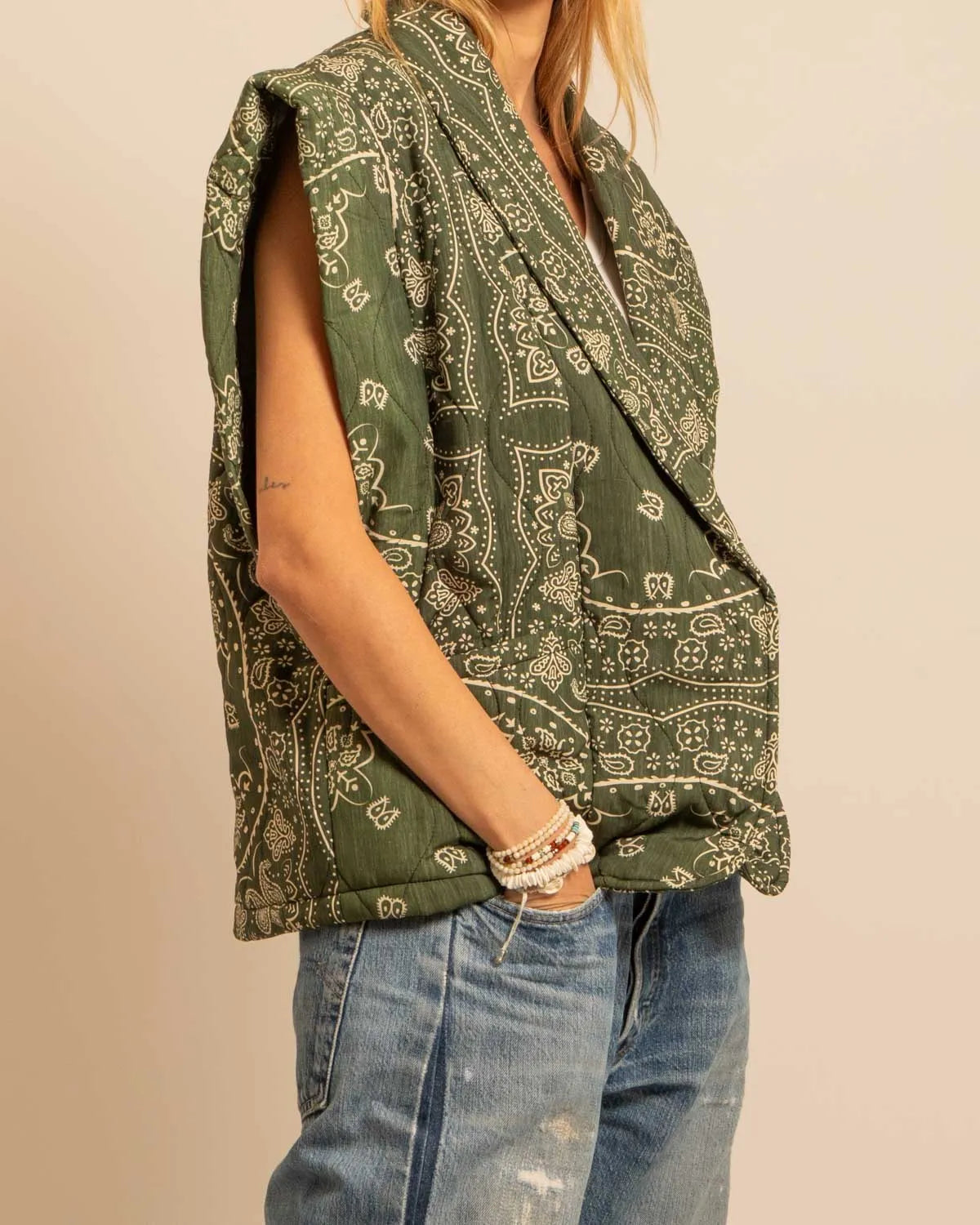 BROOKLYN6 SLEEVELESS VEST BANDANA PRINT KHAKI