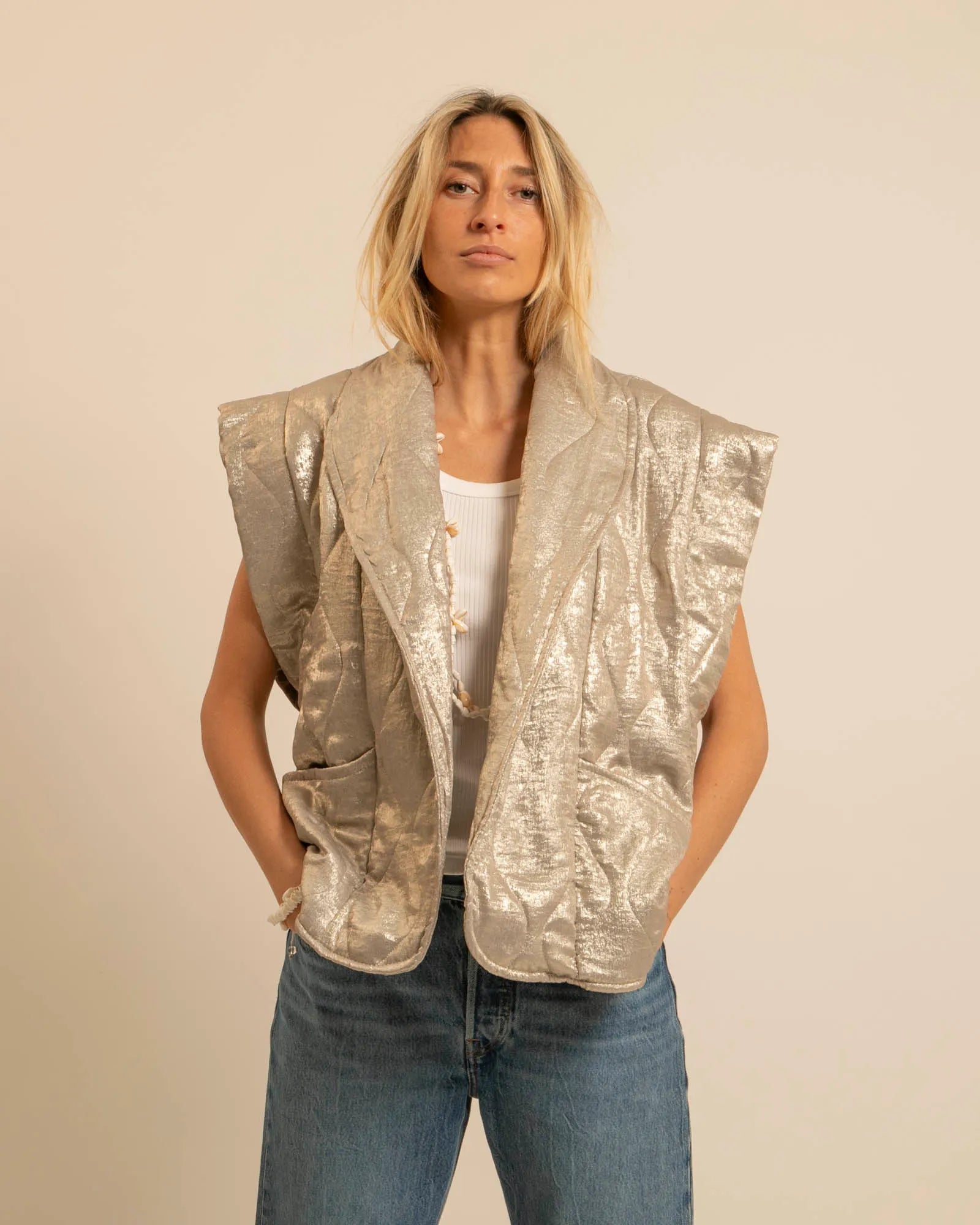 BROOKLYN10 SLEEVELESS VEST METALLIC