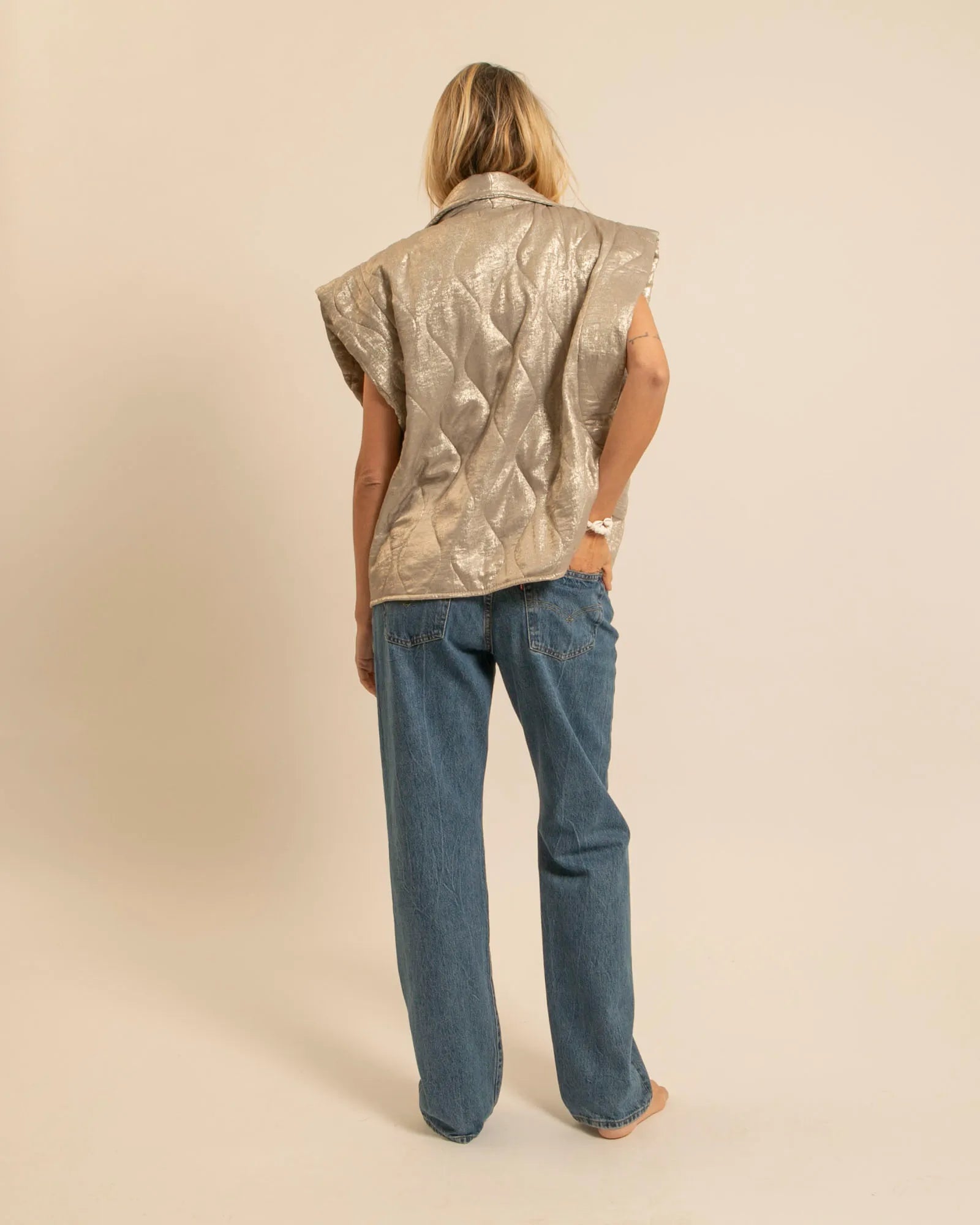 BROOKLYN10 SLEEVELESS VEST METALLIC