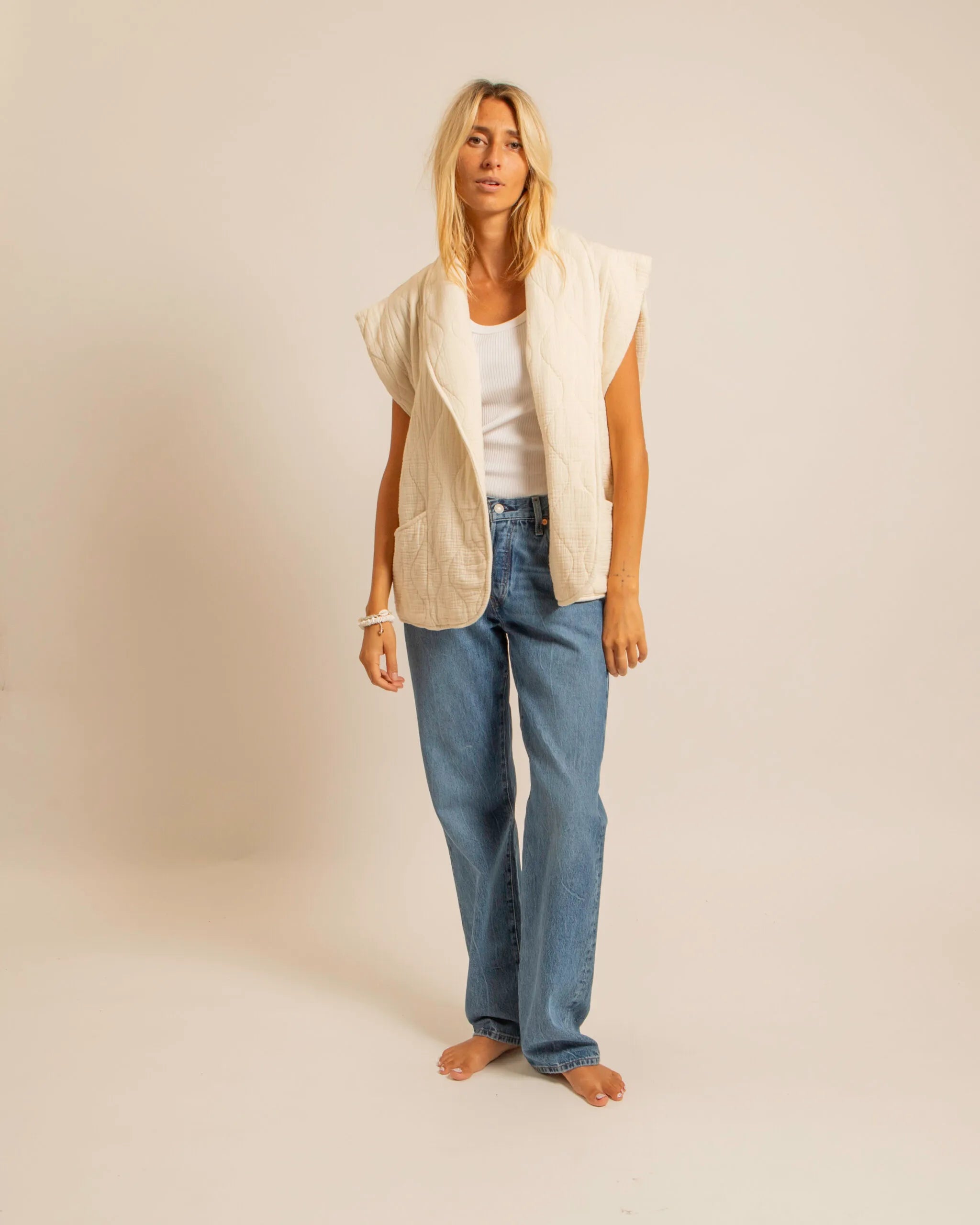 BROOKLYN1 SLEVELESS VEST PLAIN CREAM