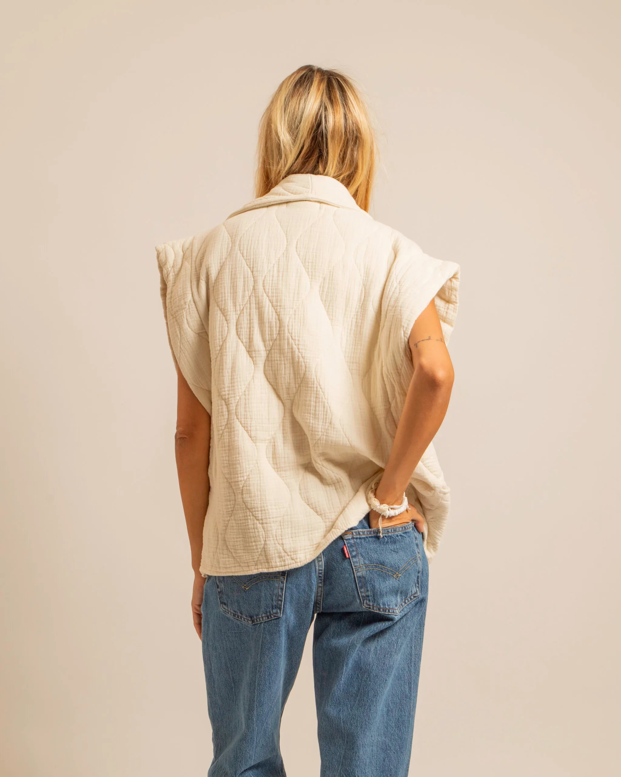 BROOKLYN1 SLEVELESS VEST PLAIN CREAM