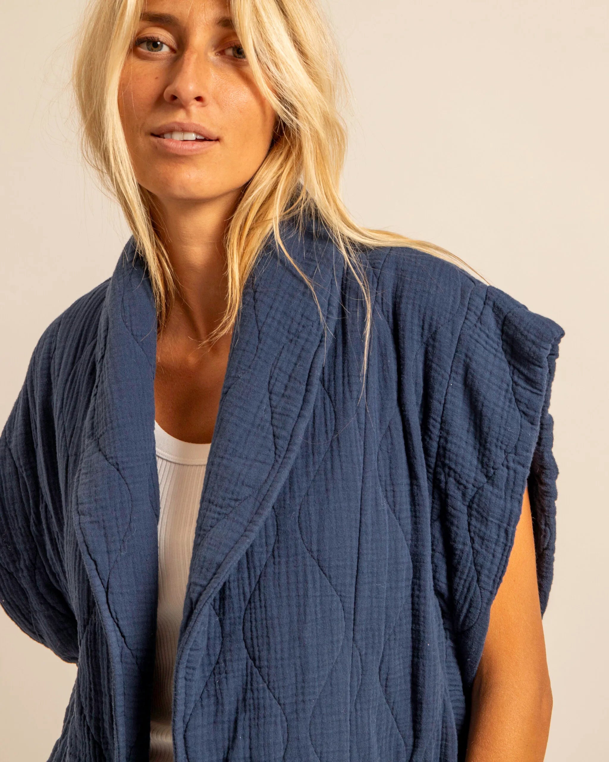 BROOKLYN1 SLEVELESS VEST PLAIN NAVY