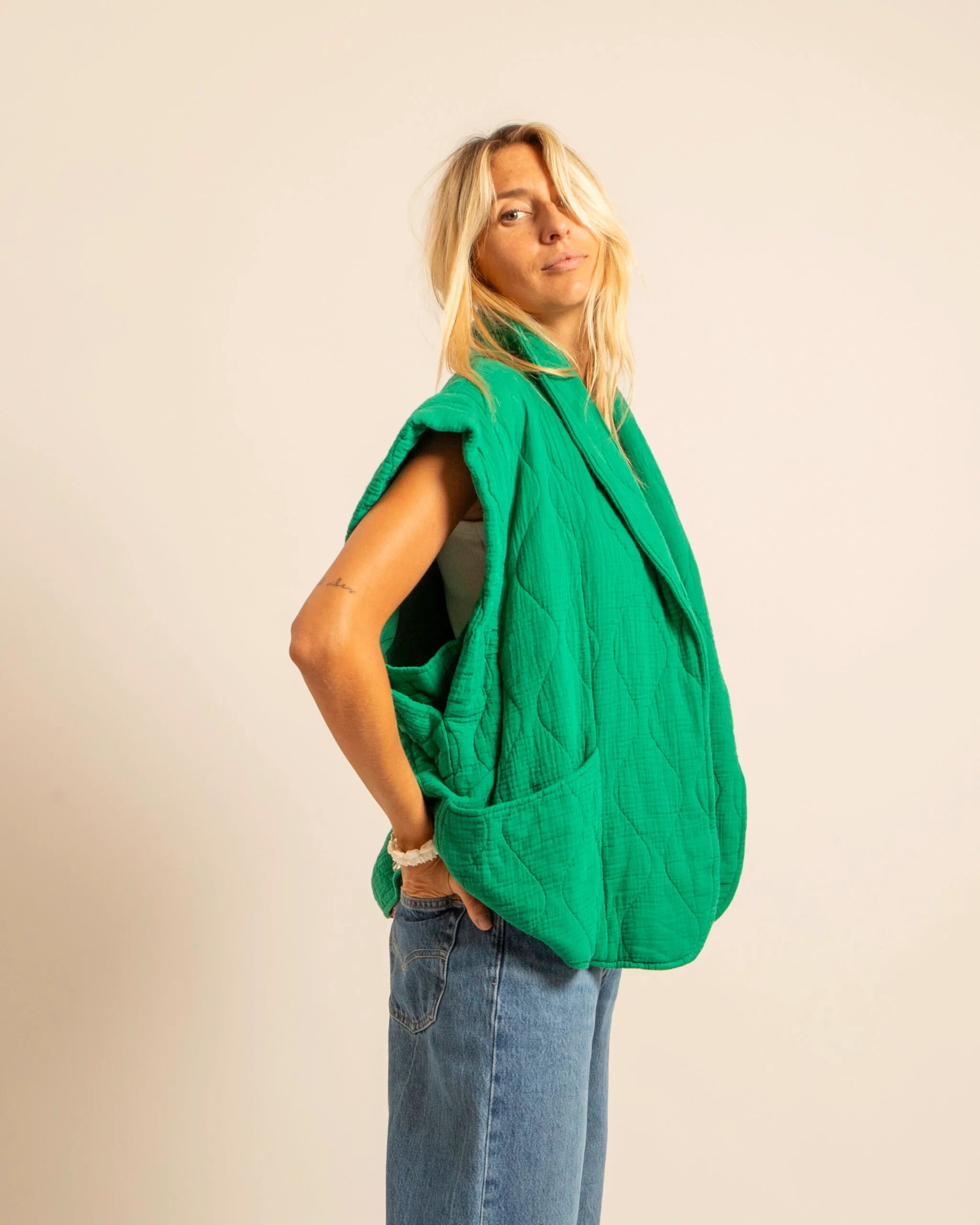 BROOKLYN1 SLEVELESS VEST PLAIN GREEN