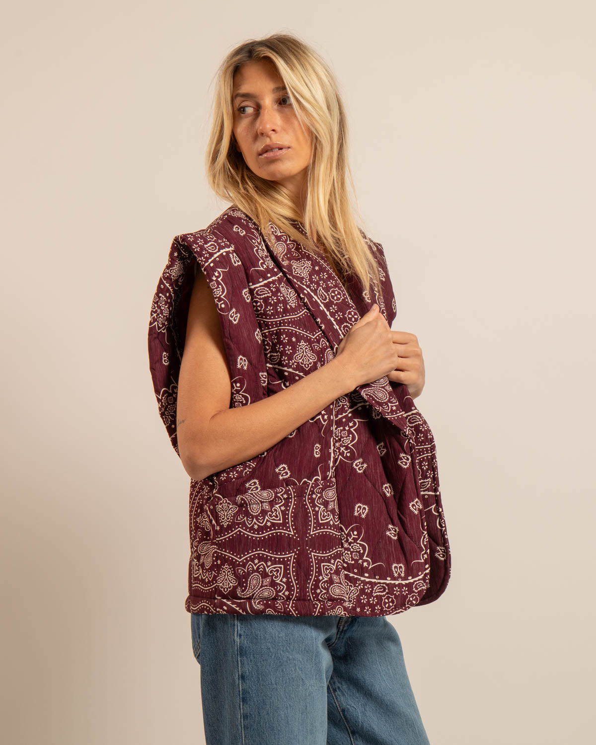 BROOKLYN6 SLEEVELESS VEST BANDANA PRINT BURGUNDY
