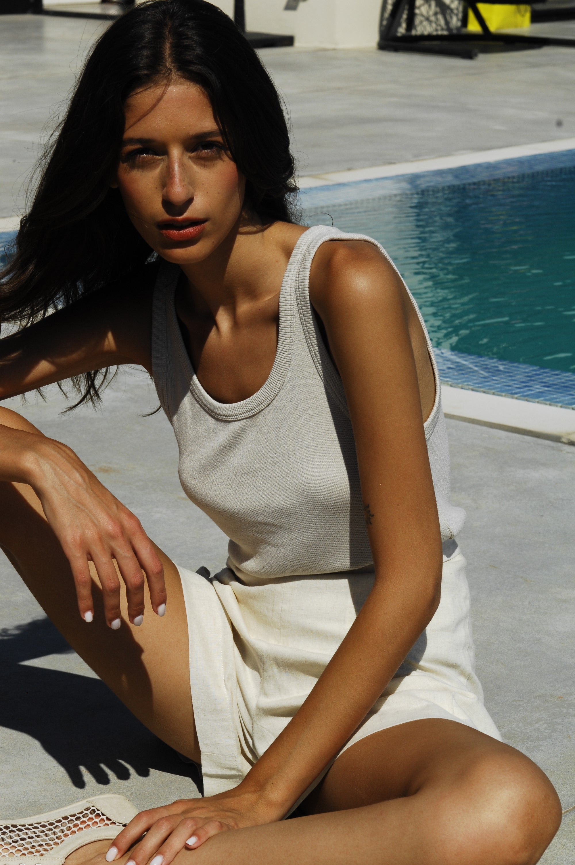 AJE SHORTS BEIGE