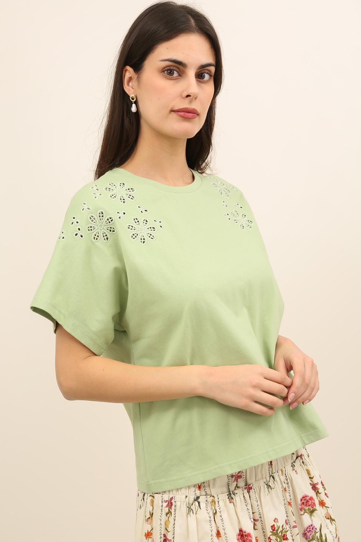 NAYLA FLOWER T-SHIRT SAGE