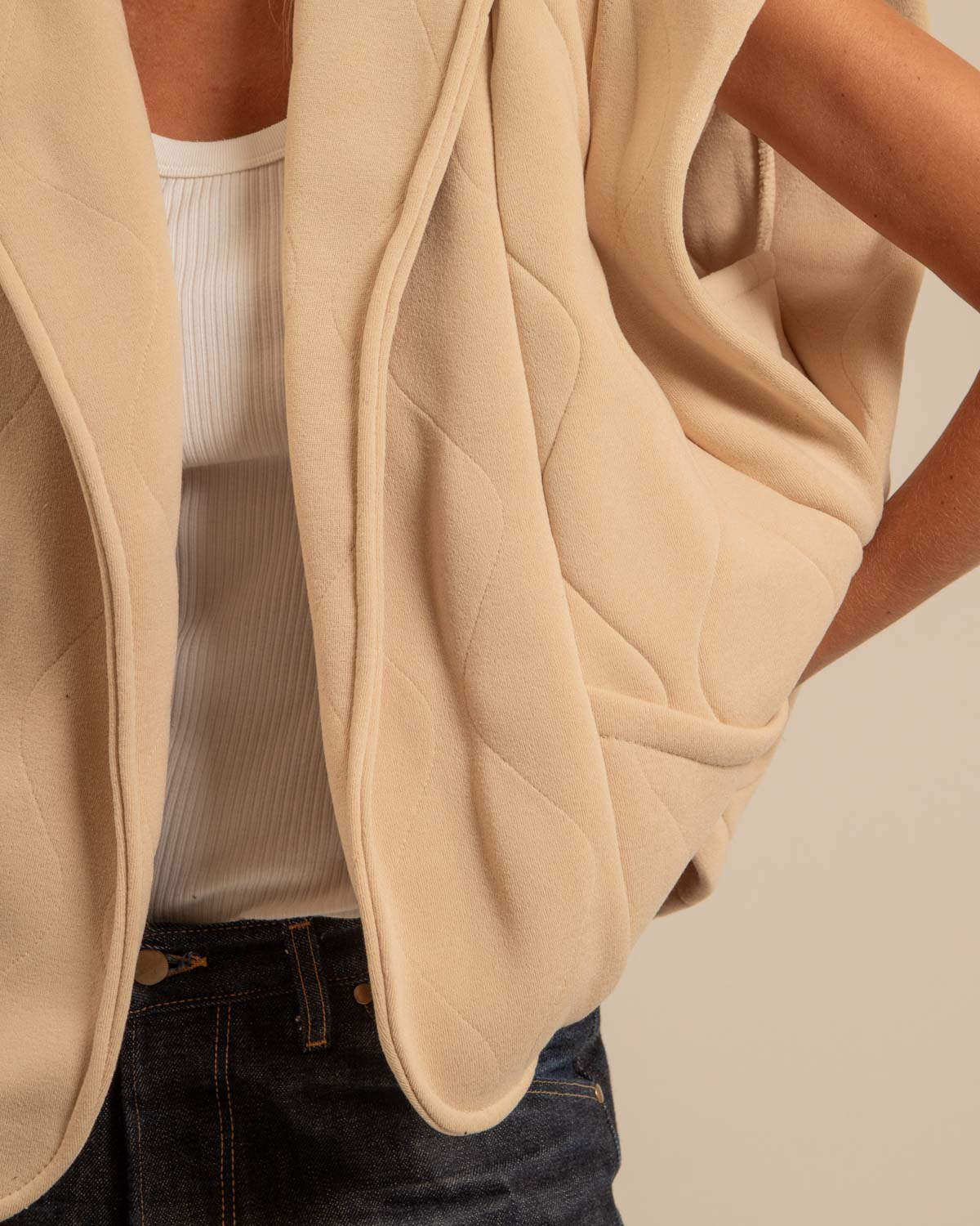 BROOKLYN4 JERSEY SLEEVELESS VEST CREAM