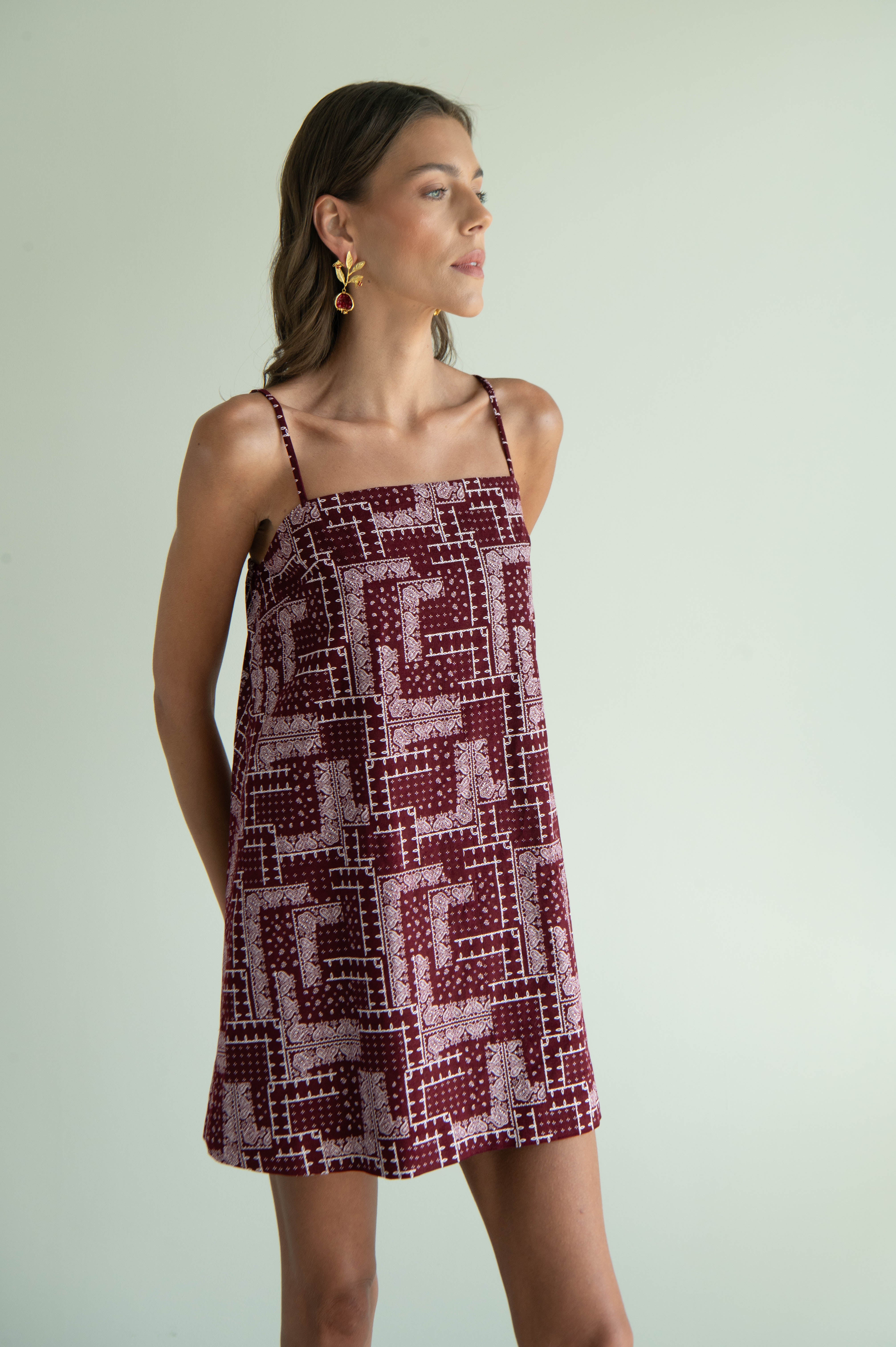 TINA BURGUNDY BANDANA PRINT SHORT DRESS