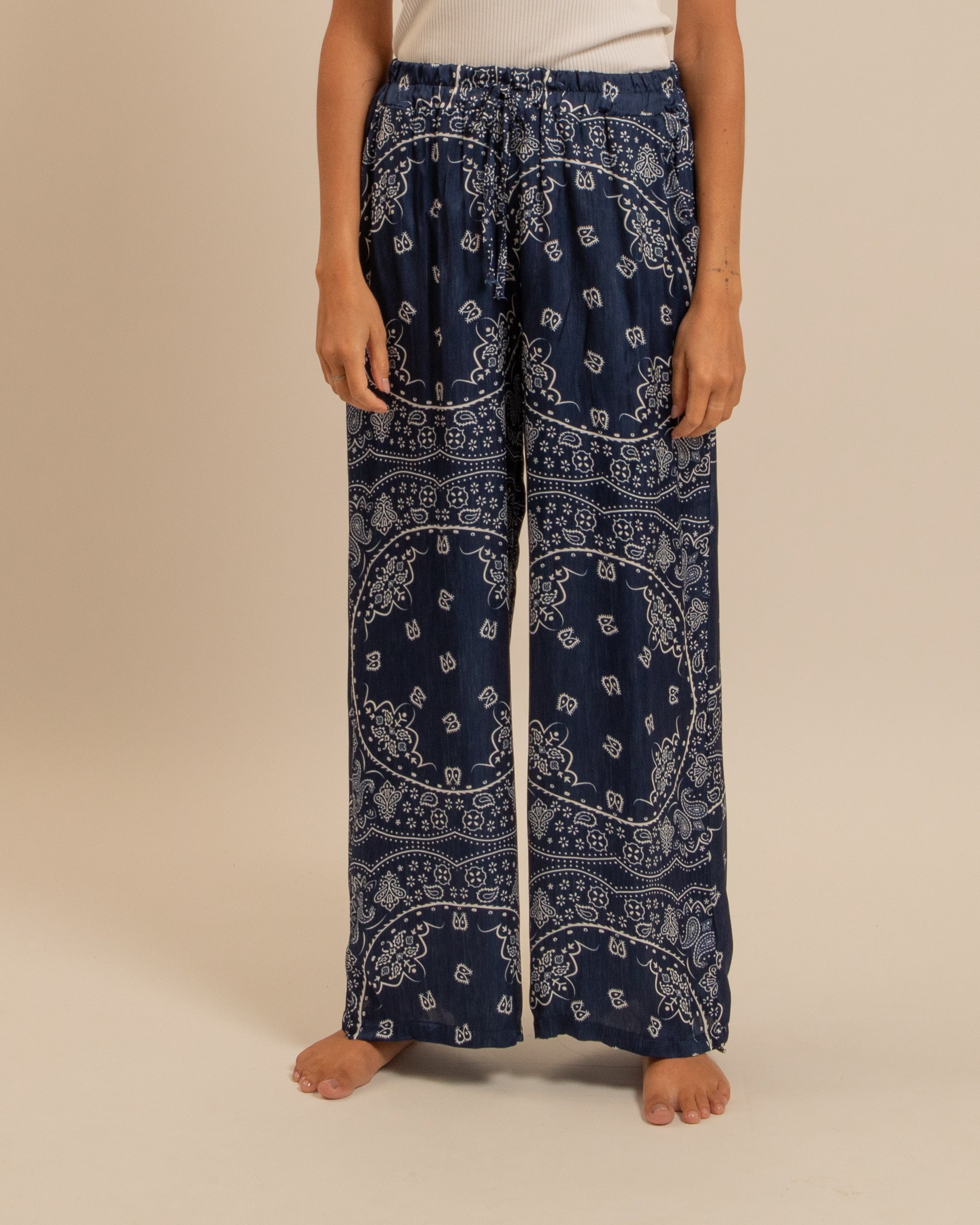 PHOENIX2 PANTS BANDANA PRINT NAVY