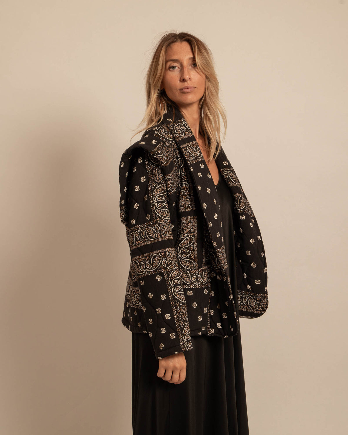 SAN FRANSISCO3 KIMONO VEST BANDANA PRINT BLACK