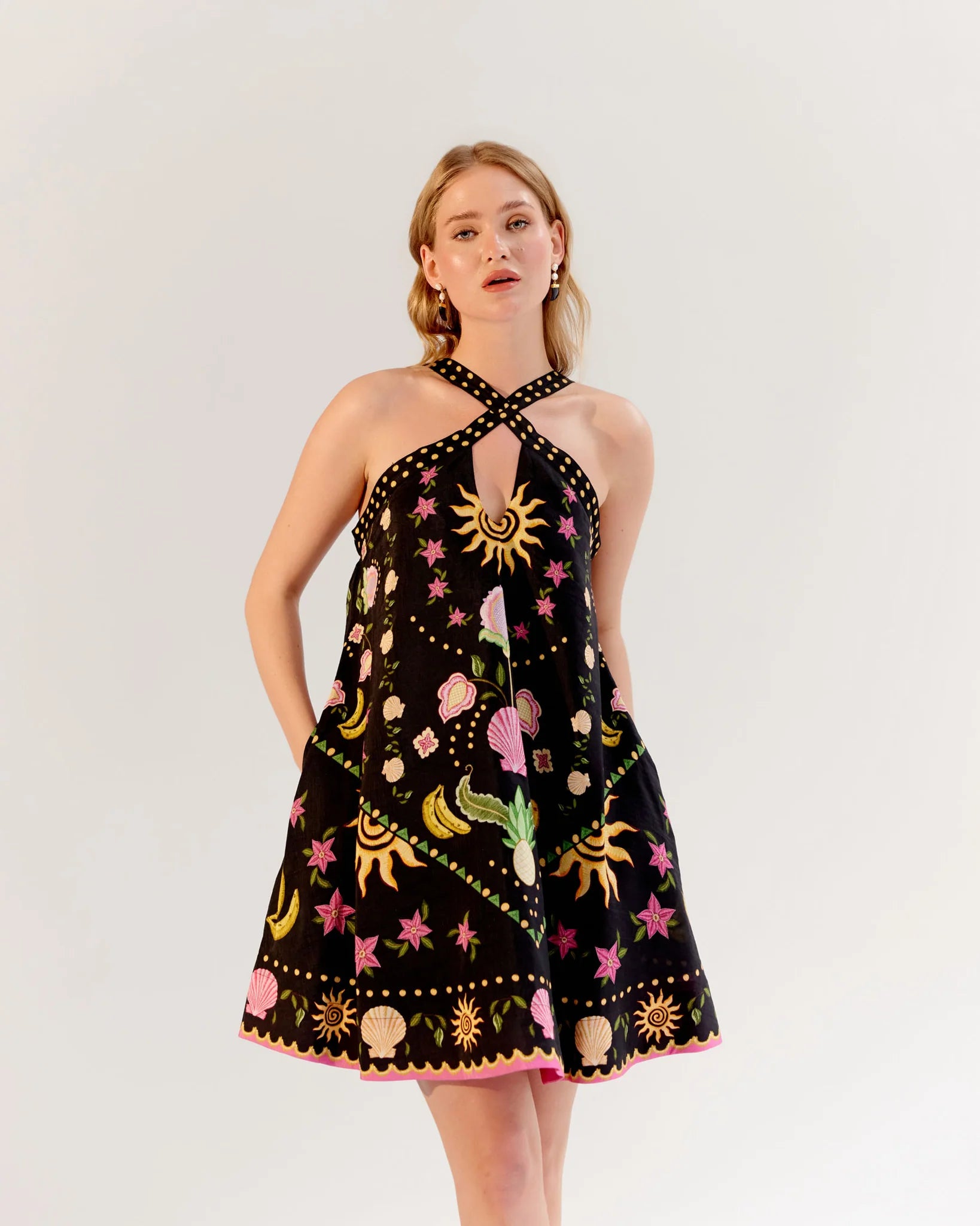 Aida Mini-Seashell Black Short Dress