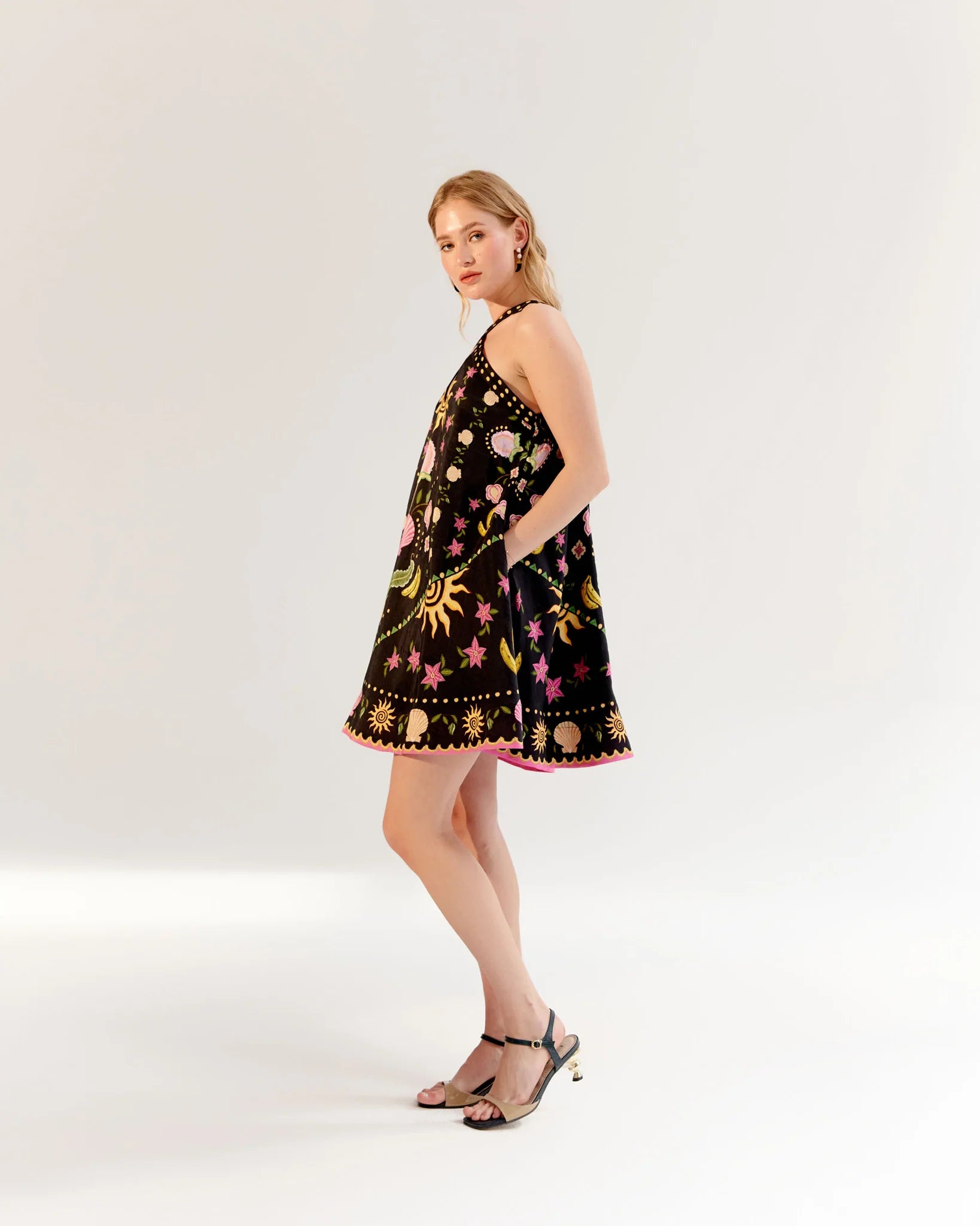 Aida Mini-Seashell Black Short Dress