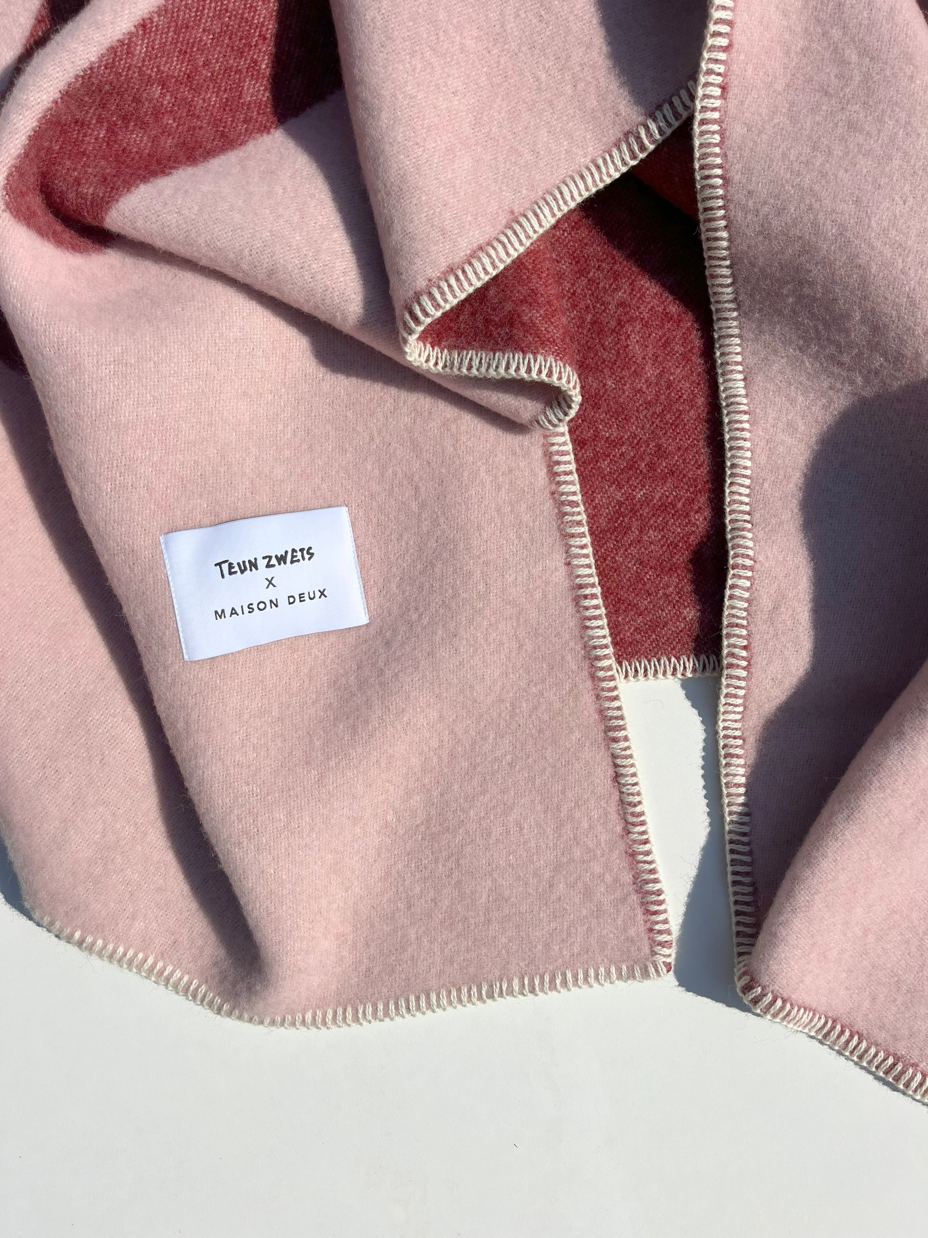 MAISON DEUX SPLITTED CHAIR BLANKET PINK BORDO