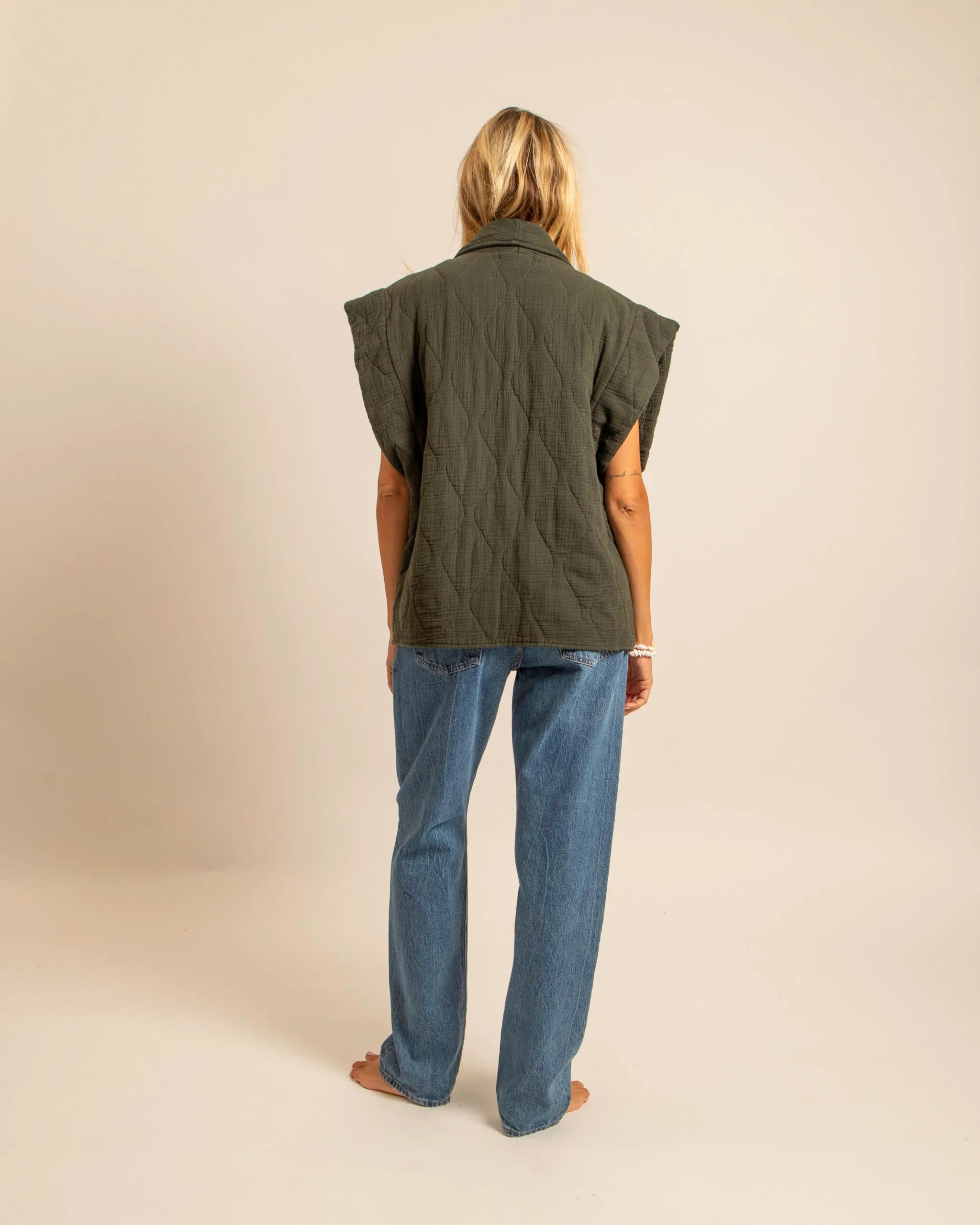 BROOKLYN1 SLEVELESS VEST PLAIN KAKI