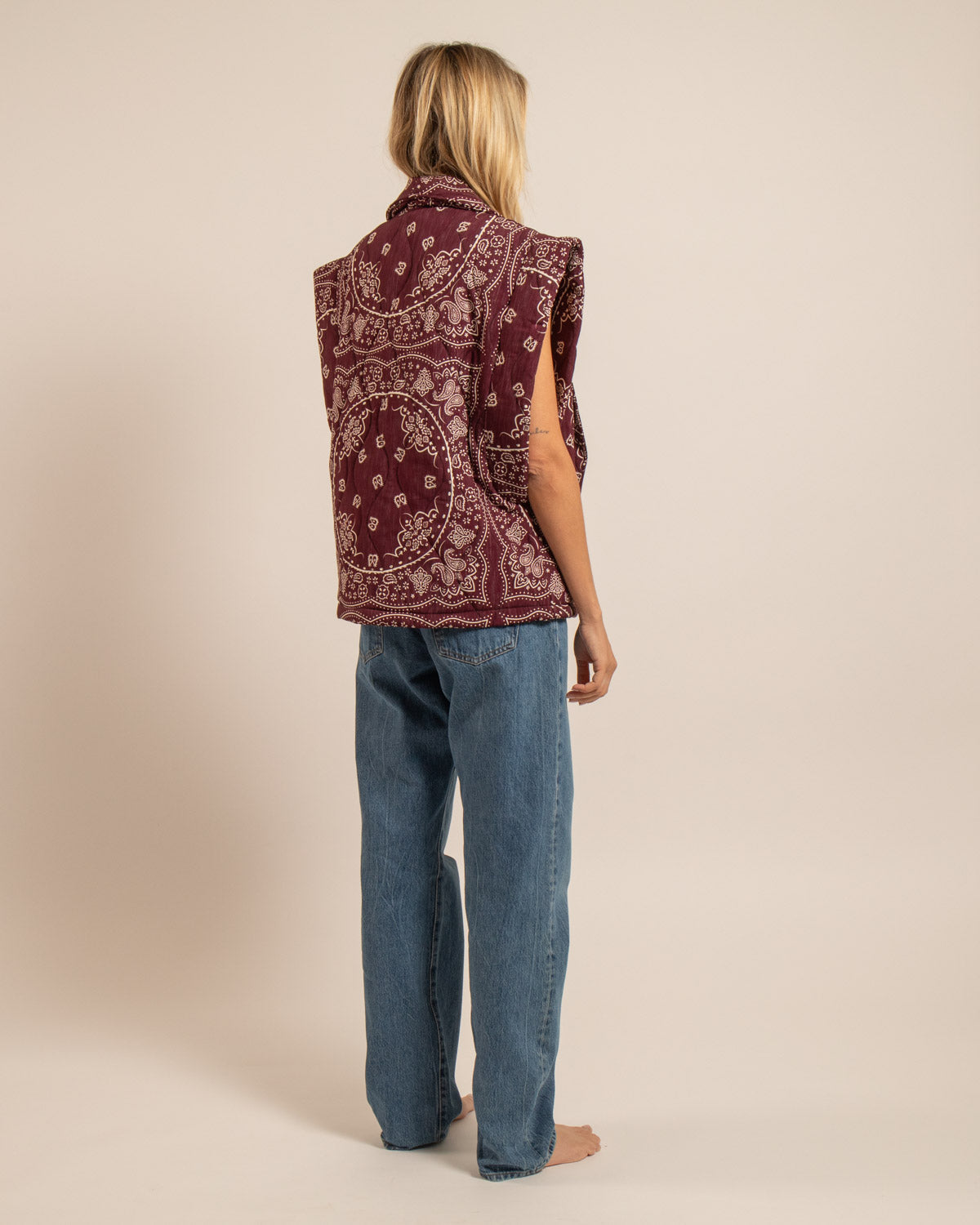 BROOKLYN6 SLEEVELESS VEST BANDANA PRINT BURGUNDY