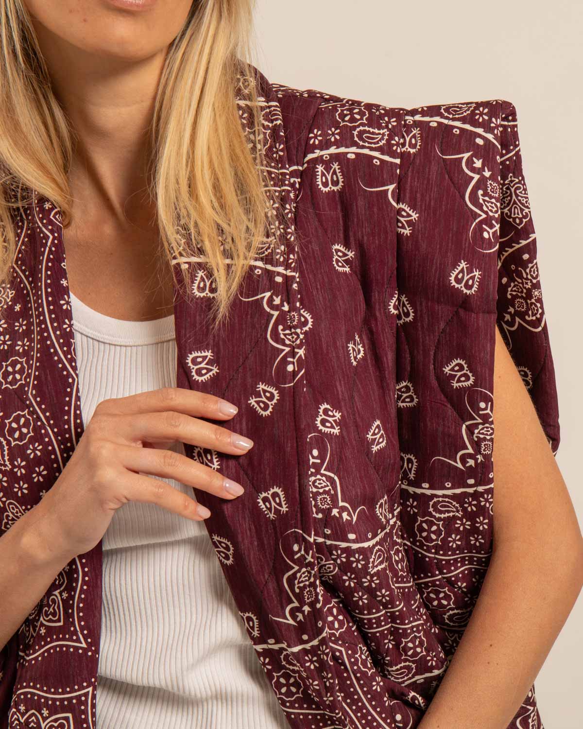 BROOKLYN6 SLEEVELESS VEST BANDANA PRINT BURGUNDY