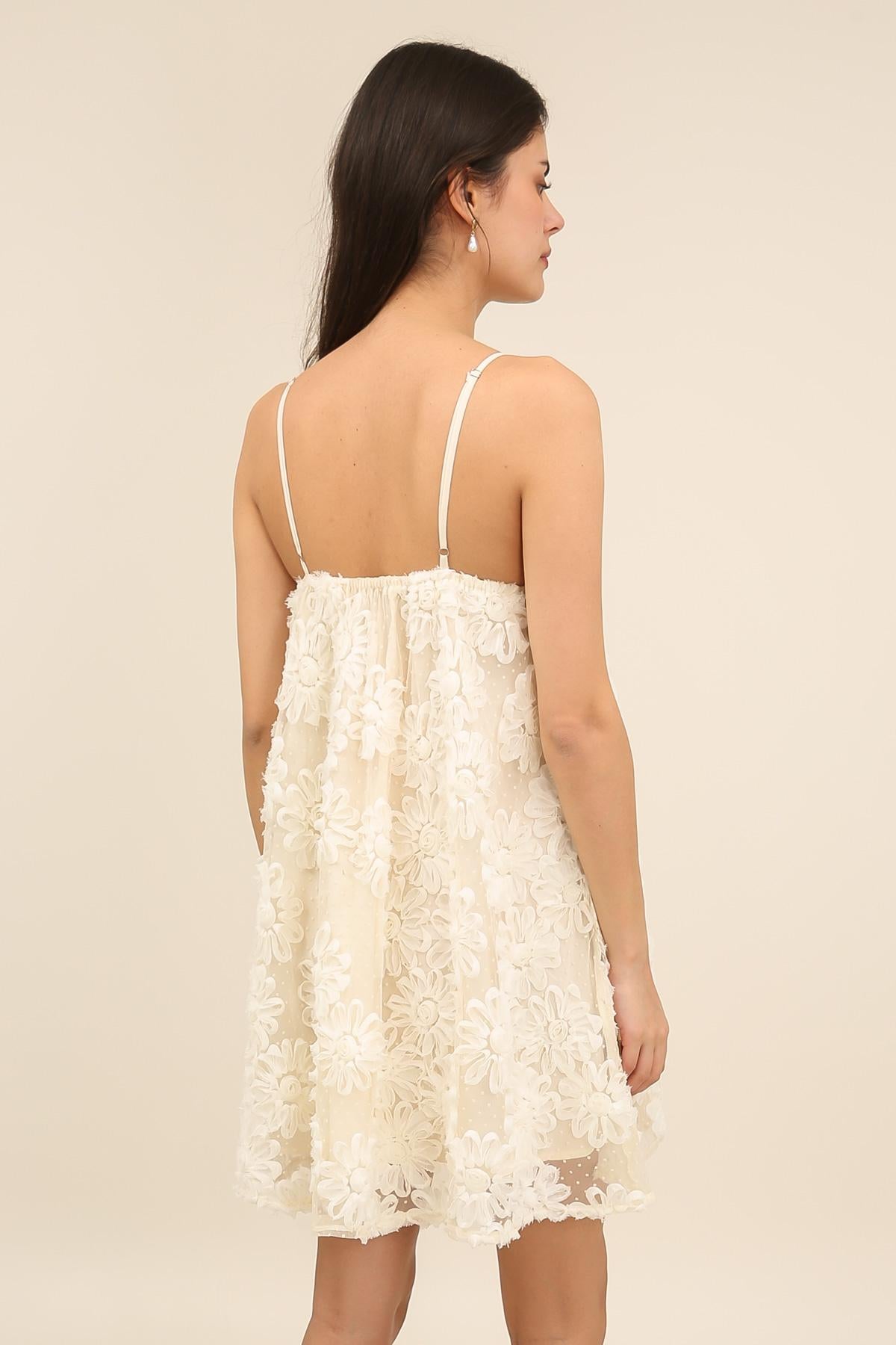 FLOWER EMBROIDERED SHORT DRESS