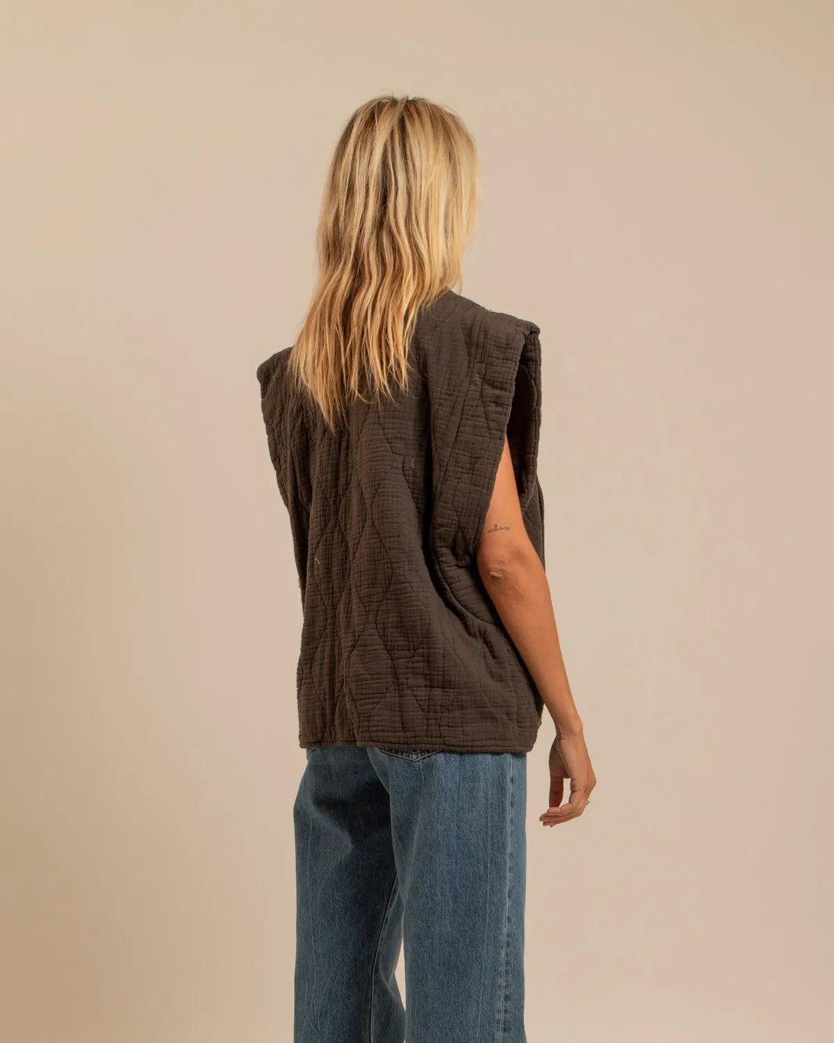 BROOKLYN1 SLEVELESS VEST PLAIN CHOCOLATE