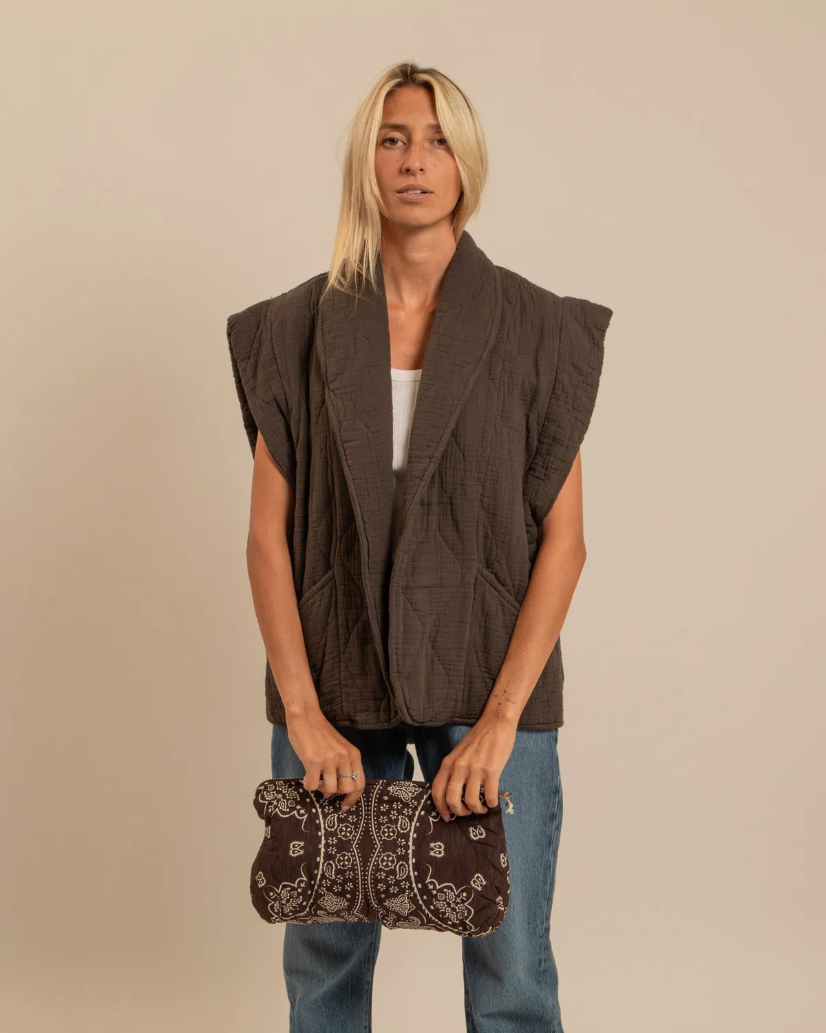 BROOKLYN1 SLEVELESS VEST PLAIN CHOCOLATE