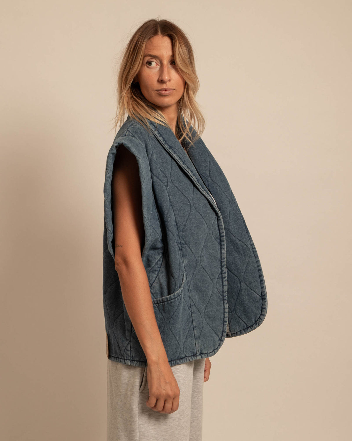 BROOK1 DENIM SLEEVELESS VEST STONE WASH
