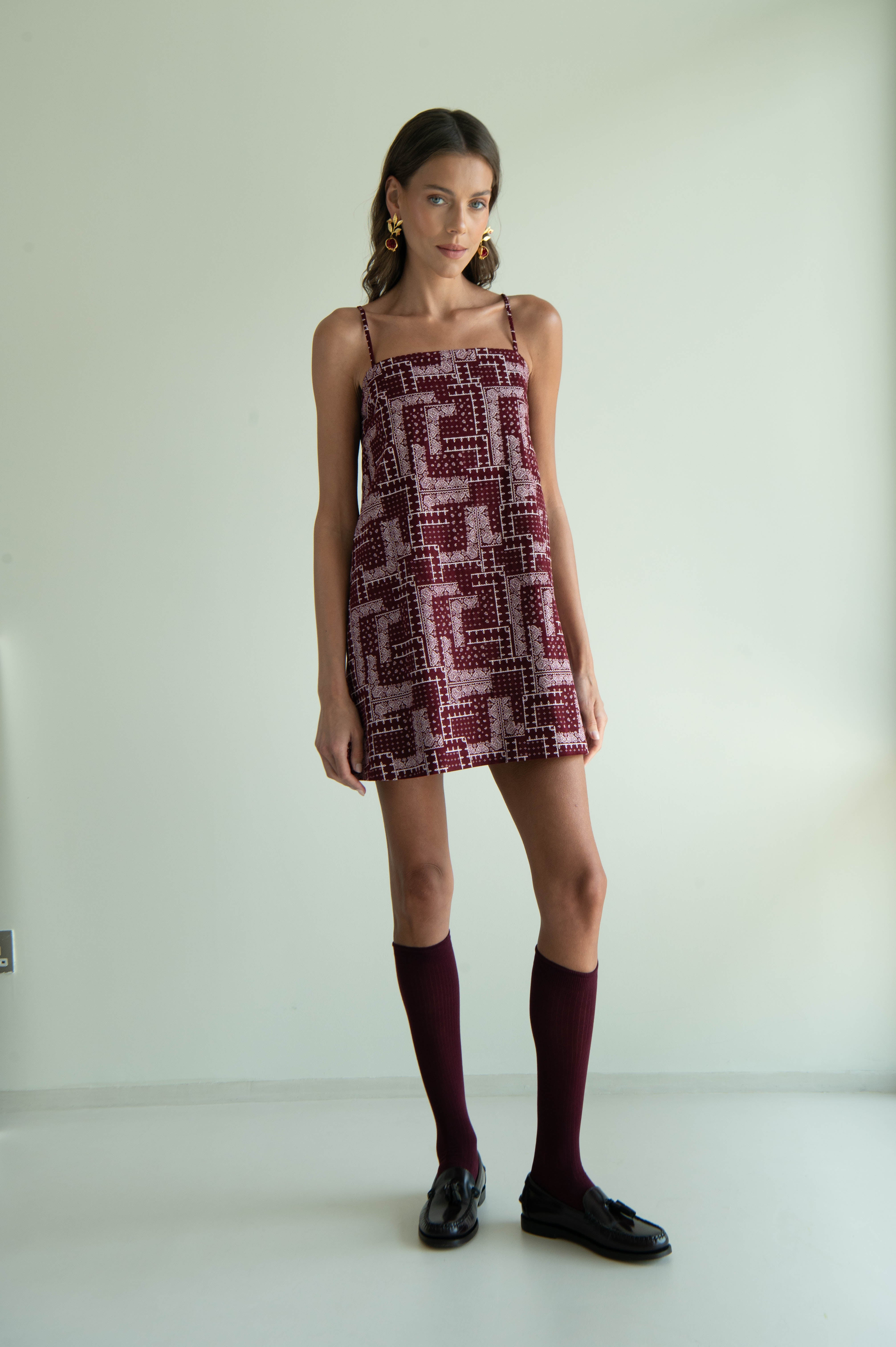 TINA BURGUNDY BANDANA PRINT SHORT DRESS