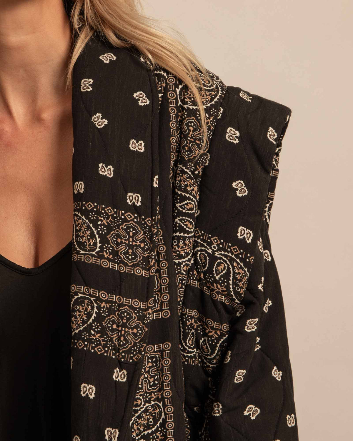 SAN FRANSISCO3 KIMONO VEST BANDANA PRINT BLACK